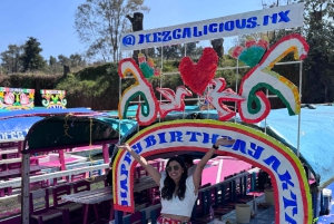 Mexiko-Stadt: Xochimilco Boat Party mit unbegrenzten Getränken