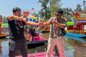 Mexiko-Stadt: Xochimilco Boat Party mit unbegrenzten Getränken