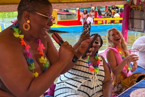 Mexiko City: Båtfest i Xochimilco med obegränsat antal drinkar