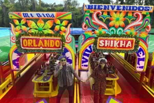 Città del Messico: barca a Xochimilco con guacamole e bevande premium