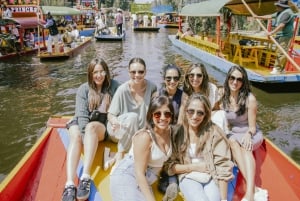 Città del Messico: barca a Xochimilco con guacamole e bevande premium
