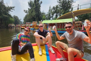 Città del Messico: barca a Xochimilco con guacamole e bevande premium