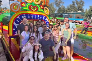 Città del Messico: barca a Xochimilco con guacamole e bevande premium