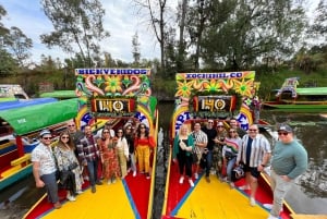 Città del Messico: barca a Xochimilco con guacamole e bevande premium