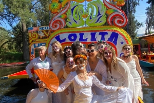 Ciudad de México: Barco en Xochimilco con guacamole y bebidas premium