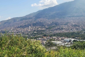 Medellin naturel : jardin botanique, parc Arví, colline El Volador et déjeuner.