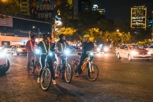 Passeio noturno de bicicleta com comida de rua na Cidade do México