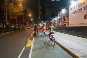 Passeio noturno de bicicleta com comida de rua na Cidade do México