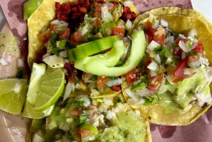 Tacos noturnos e marquesitas com um nativo de Cancún