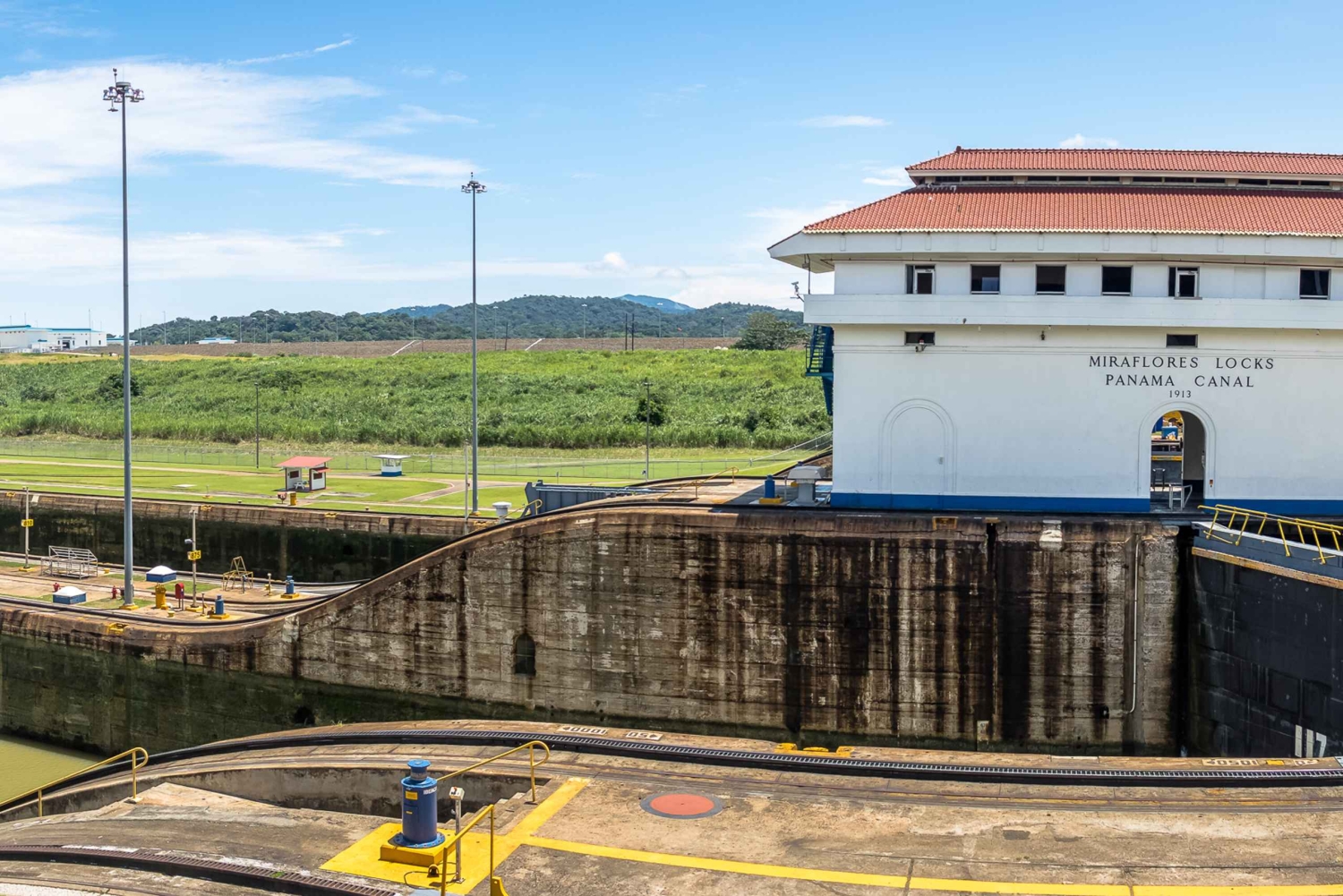 Panama City: Guided Panama Canal & City Tour with Transfers