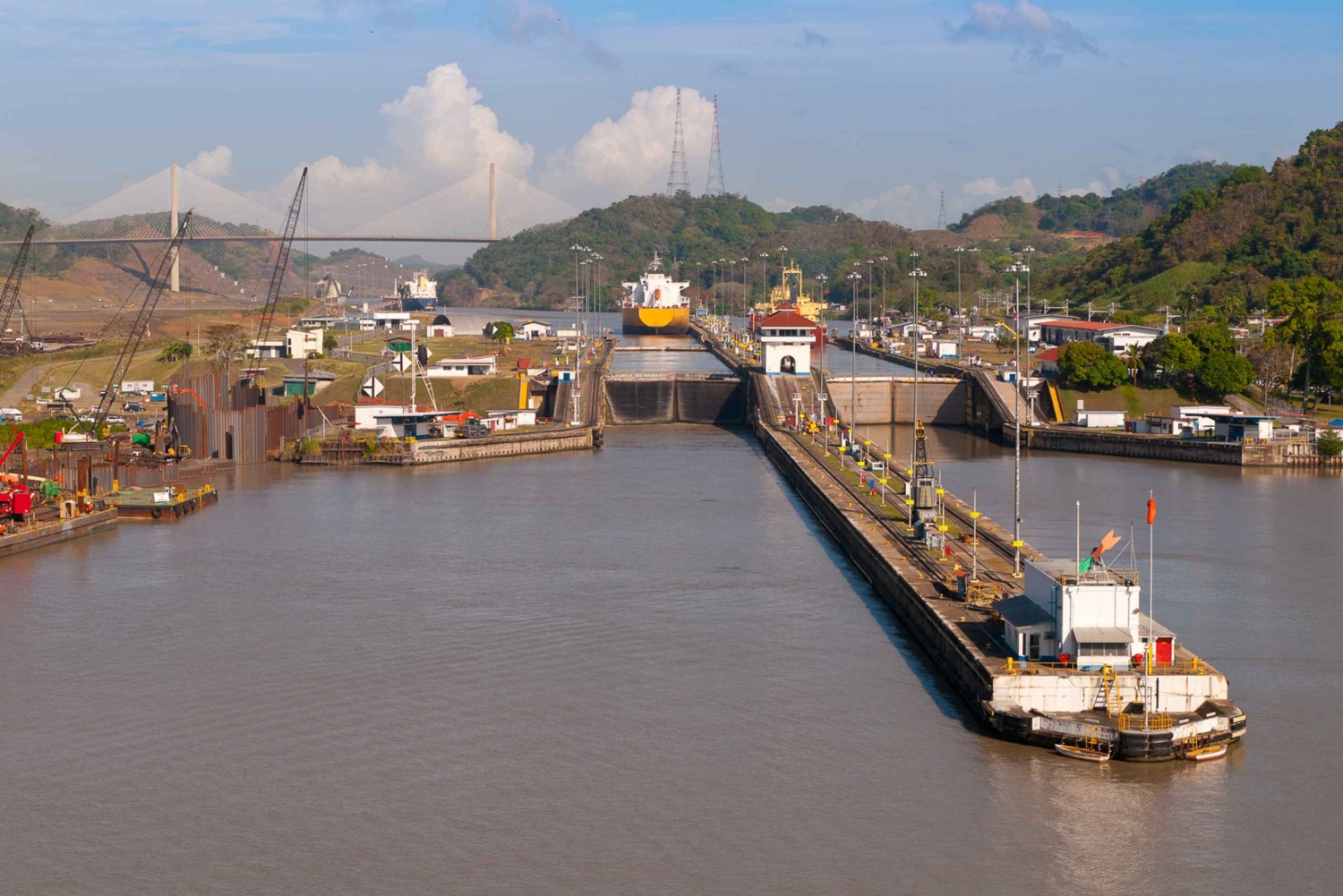 Panama City: Guided Panama Canal & City Tour with Transfers