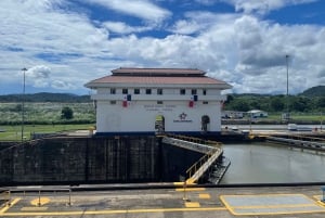 Panama City: Half-day tour of highlights and Panama Canal