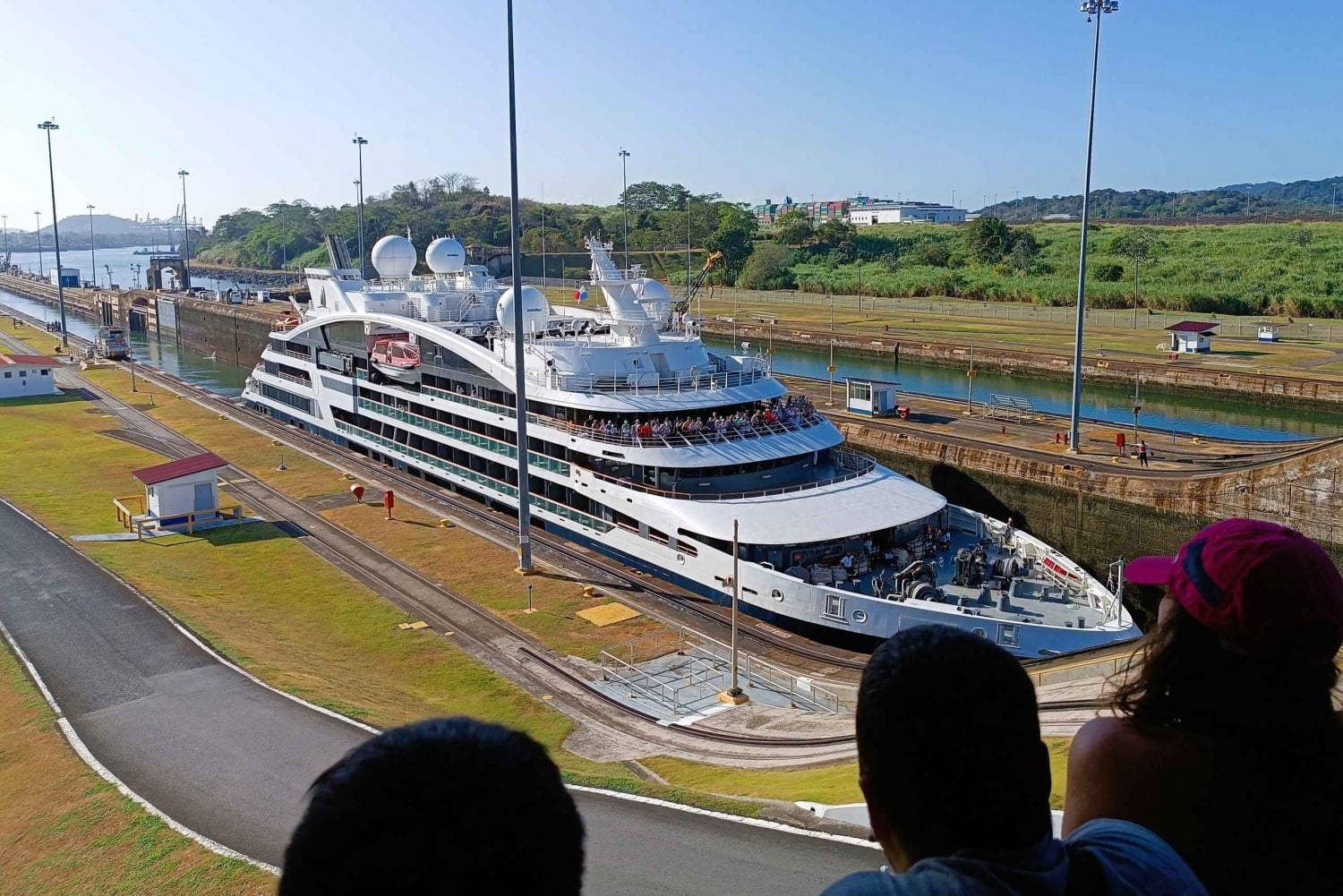 Panama City: Old Headquarters and Panama Canal Tour