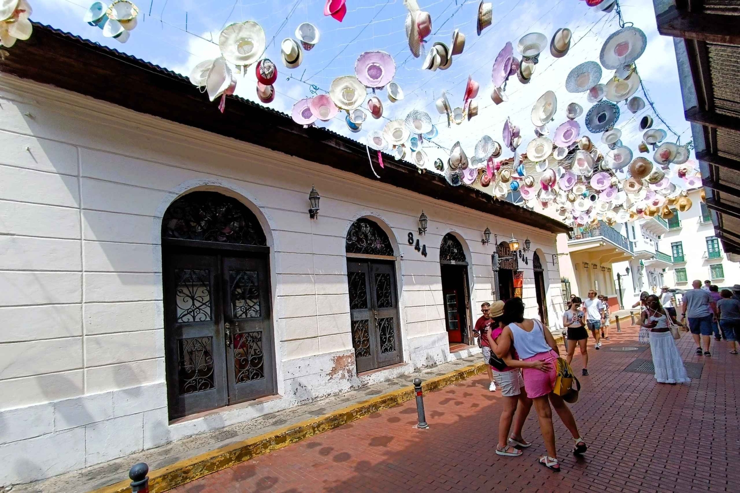 Panama City: Old Headquarters and Panama Canal Tour