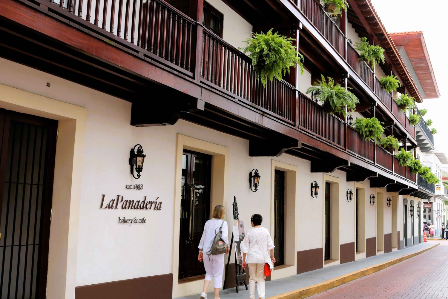 Panama City: Old Headquarters and Panama Canal Tour