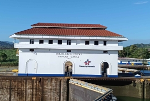 Panama City: Old Headquarters and Panama Canal Tour