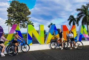 Panama: Highlights Bike Tour in Casco Viejo & Cinta Costera