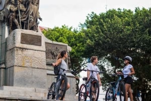 Panama: Highlights Bike Tour in Casco Viejo & Cinta Costera
