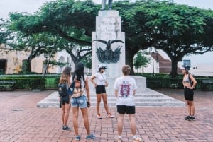 Panama: Highlights Bike Tour in Casco Viejo & Cinta Costera