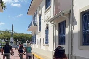 Panama: Highlights Bike Tour in Casco Viejo & Cinta Costera