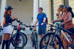 Panama: Highlights Bike Tour in Casco Viejo & Cinta Costera