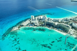 Volo panoramico verso la Zona Hotel di Cancun e Isla Mujeres