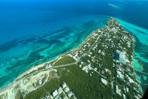 Volo panoramico verso la Zona Hotel di Cancun e Isla Mujeres