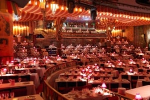 Pariisi: Moulin Rouge Cabaret Show -lippu samppanjan kera.