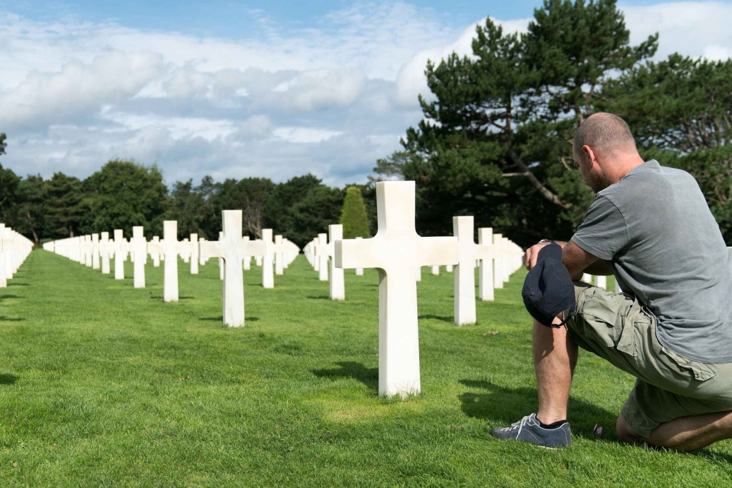 Paris: Normandy D-Day Sites Guided Day Trip with Lunch