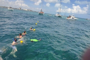 PDC : Excursion en catamaran à Isla Mujeres avec plongée en apnée