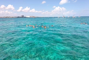PDC : Excursion en catamaran à Isla Mujeres avec plongée en apnée