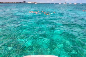 PDC : Excursion en catamaran à Isla Mujeres avec plongée en apnée
