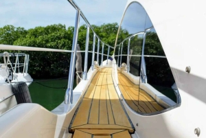 Private Azimut 47 Fly Yacht from Cancun to Isla Mujeres - 6 Hours