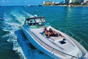 Private yacht in Cancun for maximun 15 people