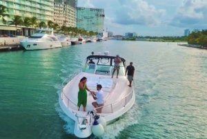 Private yacht in Cancun for maximun 15 people