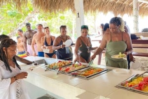 Punta Cana: Catalina Island Snorkeling Trip with Lunch