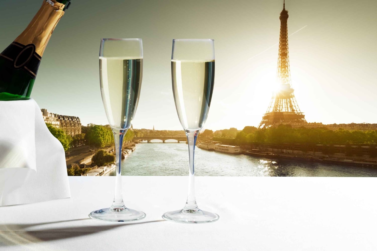 Reserved Access Eiffel Tower Tour Trocadero & Champagne