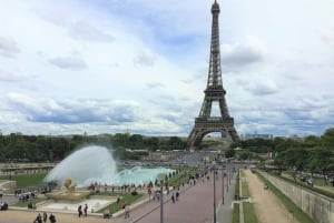 Reserved Access Eiffel Tower Tour Trocadero & Champagne