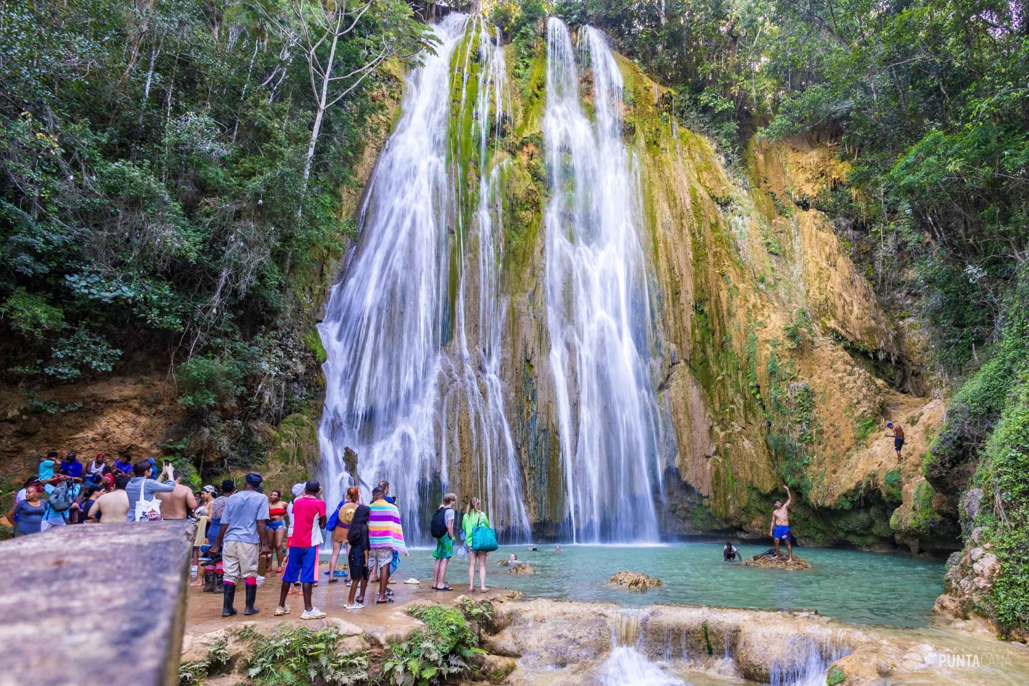 Samaná desde Punta Cana: Cayo Levantado y Cascada El Limón