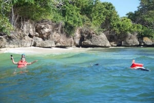 Samana: Monte Rojo Hiking & Carenero Bay Kayaking