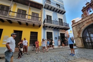 San Juan: Tour a pie por el casco antiguo al atardecer