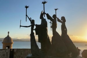 San Juan: Tour a pie por el casco antiguo al atardecer