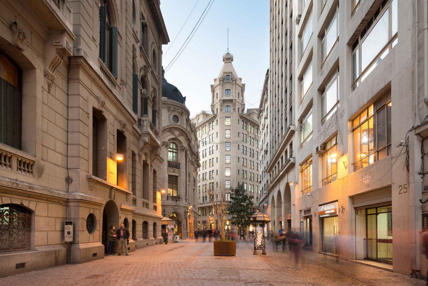 Santiago: La Moneda, Plaza de Armas & Historic Downtown Tour