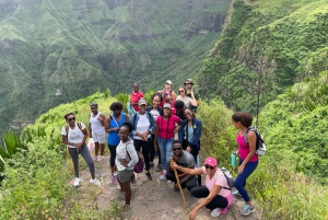 Santiago Island: Full-Day Tour