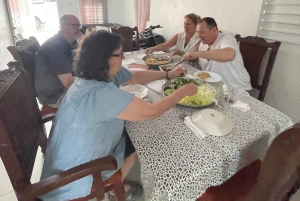Santo Domingo: City Life Lunch & Transportation Tour
