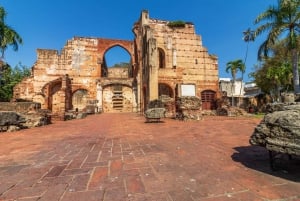Stadsrundtur i Santo Domingo: Koloniala staden, Los Tres Ojos, lunch