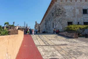 Stadsrundtur i Santo Domingo: Koloniala staden, Los Tres Ojos, lunch