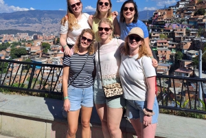 Tour condiviso della Comuna 13 e della funivia Aurora a Medellin