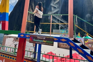 Visita Guatape e aldeias, passeio de barco com pequeno-almoço e almoço Medellin