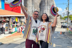 Visita Guatape e aldeias, passeio de barco com pequeno-almoço e almoço Medellin